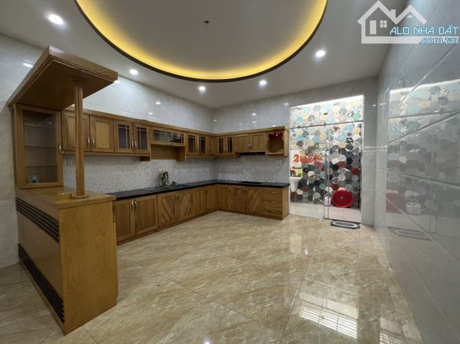 BÁN NHÀ ĐẸP MẶT TIỀN NGUYỄN HỚI TP. VŨNG TÀU 3Lầu sân đậu xe rộng - 1