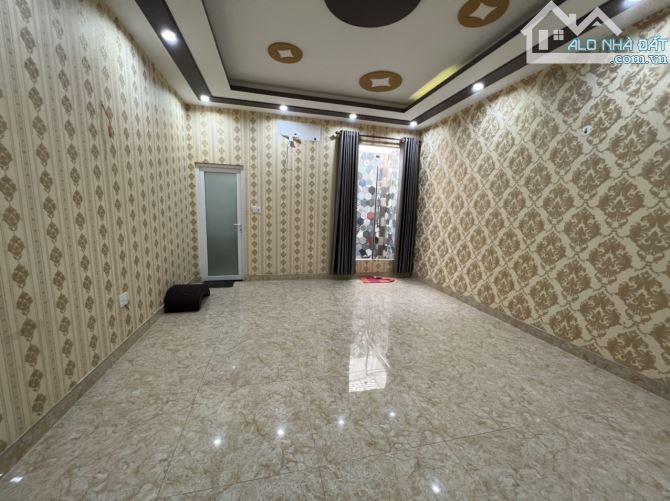 BÁN NHÀ ĐẸP MẶT TIỀN NGUYỄN HỚI TP. VŨNG TÀU 3Lầu sân đậu xe rộng - 3