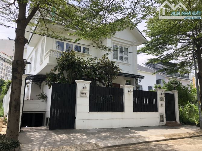 Biệt Thự Hầm 3 Lầu DT:13x20n Đường Số 3,P.Tân Phong,Q7 Khu Compound ngay Vivo City_42 Tỷ