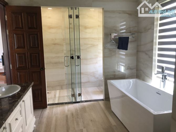 Biệt Thự Hầm 3 Lầu DT:13x20n Đường Số 3,P.Tân Phong,Q7 Khu Compound ngay Vivo City_42 Tỷ - 10