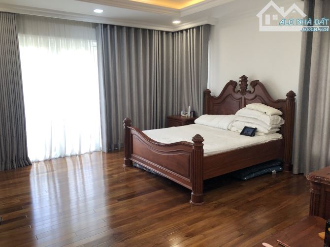 Biệt Thự Hầm 3 Lầu DT:13x20n Đường Số 3,P.Tân Phong,Q7 Khu Compound ngay Vivo City_42 Tỷ - 5