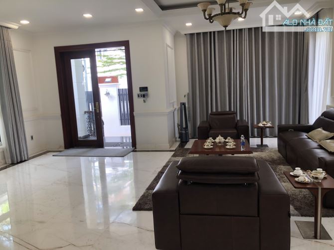 Biệt Thự Hầm 3 Lầu DT:13x20n Đường Số 3,P.Tân Phong,Q7 Khu Compound ngay Vivo City_42 Tỷ - 7
