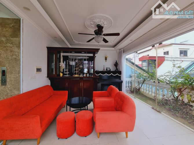 Bán nhà  mặt phố– Sịn nhất Cầu Giấy – Khu đô thị Dịch Vọng – 180m2 – 5 tầng – 41 tỷ .