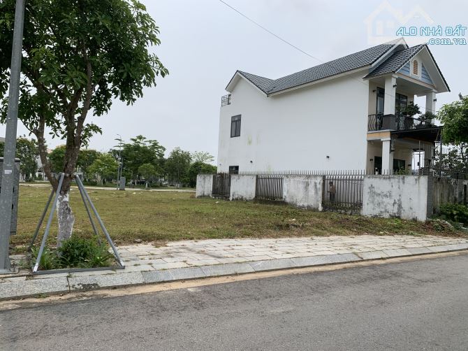 Đất biệt thự 300m2, ngang 15m dài 20m đường Võ Nguyên Giáp giá rẻ nhất thị trường 2.7 tỷ