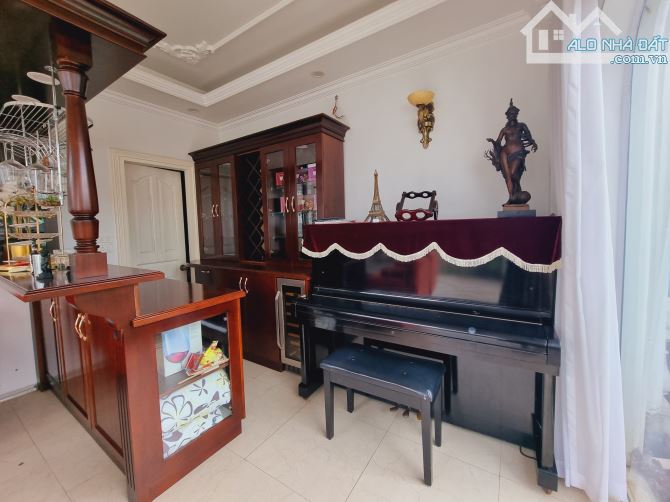 Bán nhà  mặt phố– Sịn nhất Cầu Giấy – Khu đô thị Dịch Vọng – 180m2 – 5 tầng – 41 tỷ . - 2