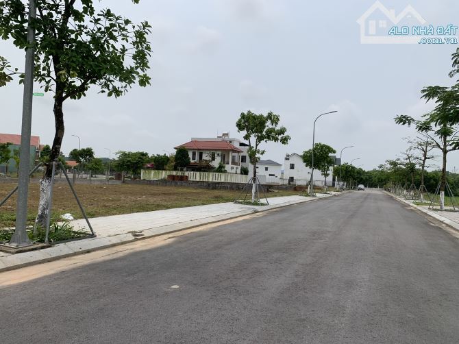 Đất biệt thự 300m2, ngang 15m dài 20m đường Võ Nguyên Giáp giá rẻ nhất thị trường 2.7 tỷ - 2