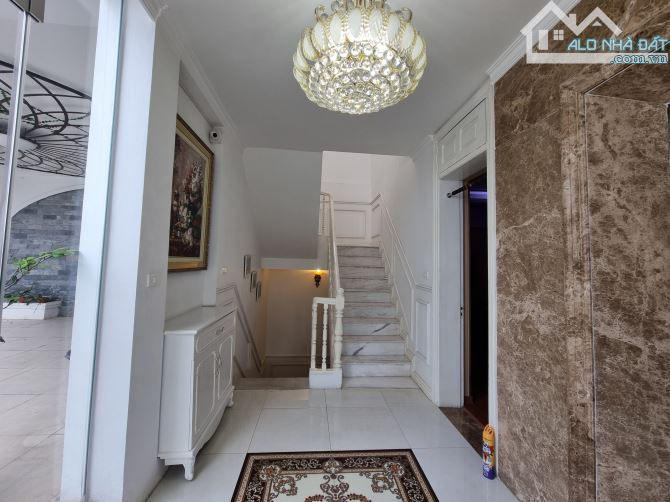 Bán nhà  mặt phố– Sịn nhất Cầu Giấy – Khu đô thị Dịch Vọng – 180m2 – 5 tầng – 41 tỷ . - 3