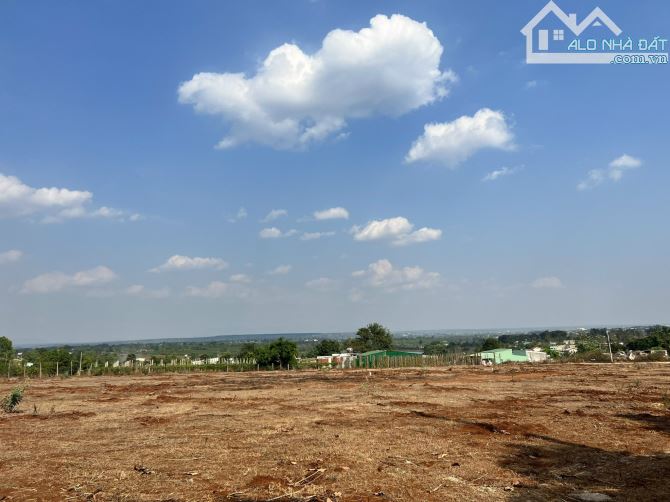 Cần bán lô đất 25x30 có 300m2 đất ở đường Ngô Quyền, KCN Trà Đa, Gia Lai