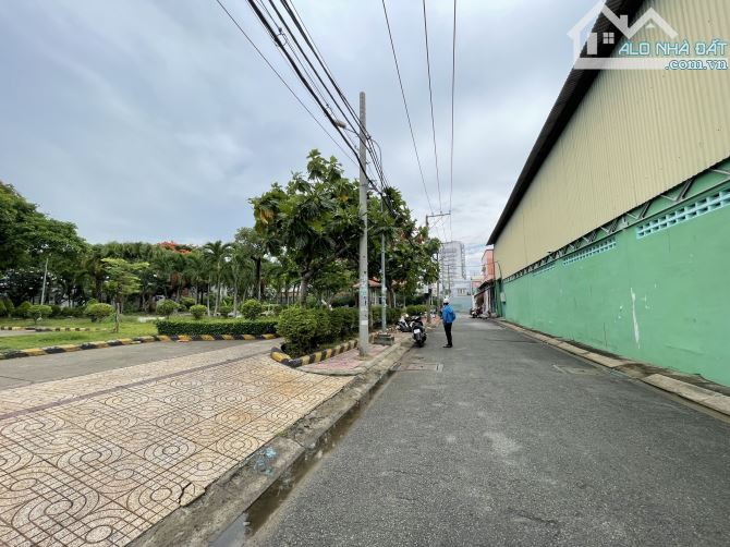 Bán nhà đất gần Lũy Bán Bích, quận Tân Phú, DT: 45 x 24m, 1.120m2, giá chỉ 73 triệu/m2 - 1