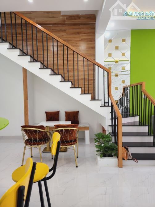 Bán nhà phố 1 lầu, SHR thổ cư có hoàn công, đường ô tô thông ra đường Bùi Trọng Nghĩa ( P. - 2