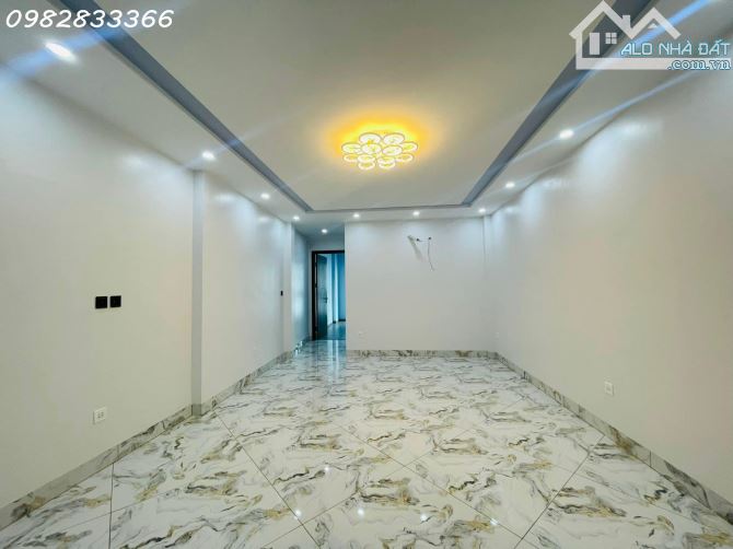 ⚜️ Bán nhà Mặt phố Hoàng Mai, 61m2 6T Thang máy, MT 4.2m, Chỉ 12.7 Tỷ ⚜️ - 2