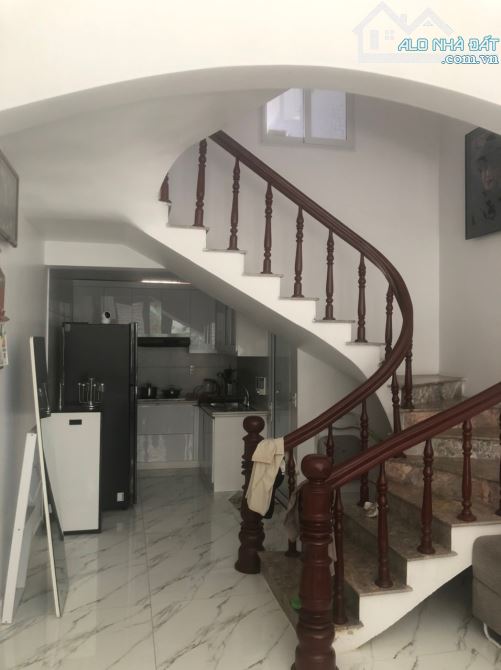 Bán nhà độc lập gốc dân- 50m2*3,5 tầng ngõ to đường Miếu Hai Xã
