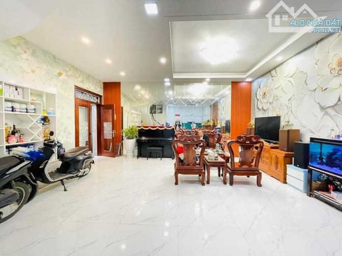 ⚜️ Bán nhà lô góc phố Đào Tấn, Ba Đình, 50m2 6T MT 14m, Chỉ 17.2 Tỷ ⚜️