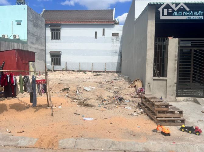 Đất thổ cư 6x30 full thổ cư, gần KCN Nam Tân Uyên, đường nhựa, kinh doanh tốt, giá ngộp