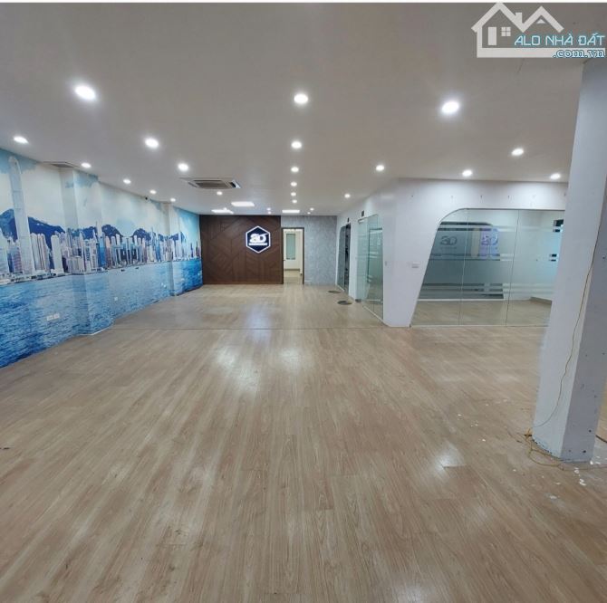 Cho thuê văn phòng: 35m 6 triệu; 45m 8 triệu; 65m 11 triệu; 310m 45 triệu. Trần Khát Trân - 1
