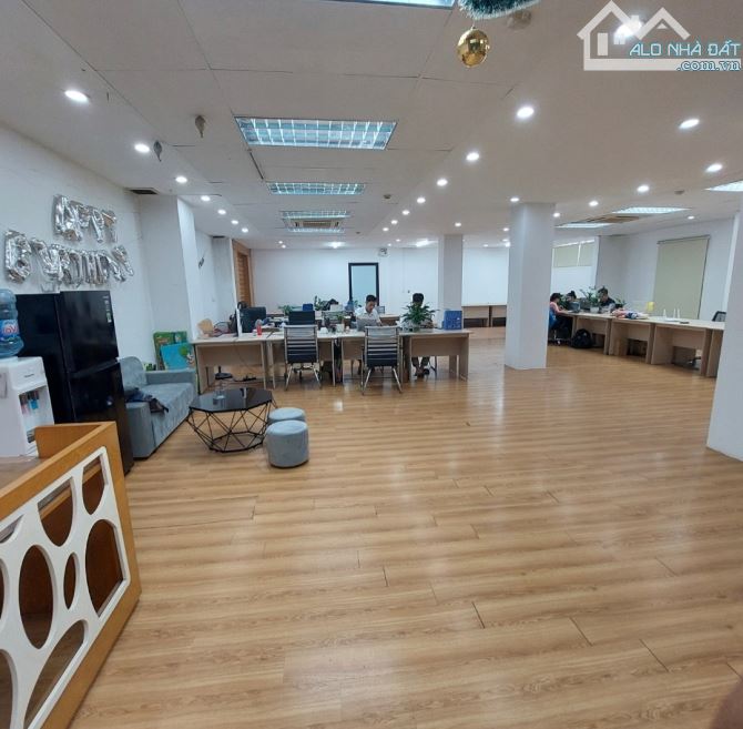 Cho thuê văn phòng: 35m 6 triệu; 45m 8 triệu; 65m 11 triệu; 310m 45 triệu. Trần Khát Trân - 2