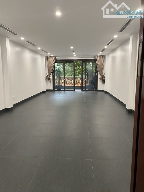 Cho thuê nhà mặt phố Phạm Tuấn Tài, Cầu Giấy. DT 65m2, 3 tầng thông sàn, kinh doanh tốt - 2