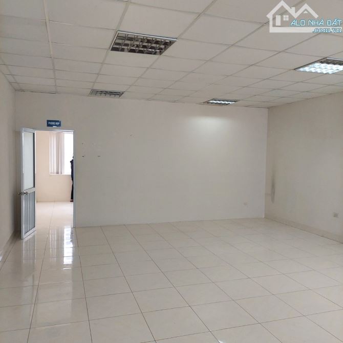 Cho thuê văn phòng: 35m 6 triệu; 45m 8 triệu; 65m 11 triệu; 310m 45 triệu. Trần Khát Trân - 3