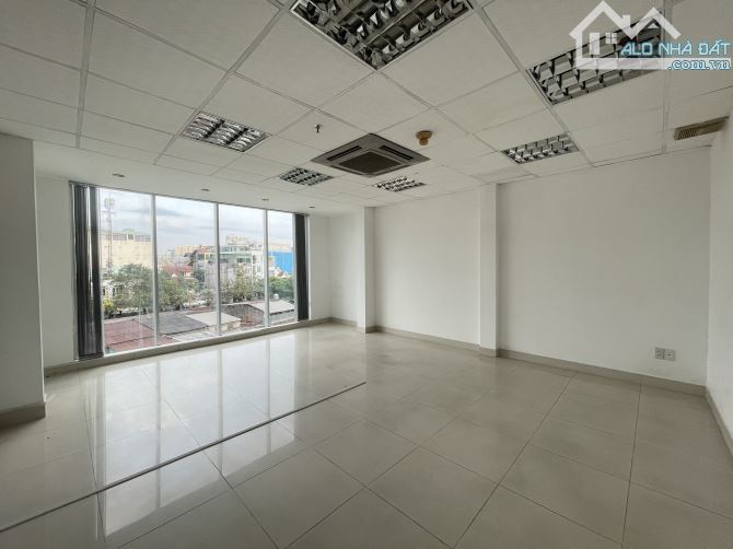 VP 30M2 - ĐƯỜNG LÊ THỊ HỒNG GẤM, P.N.T.BÌNH, QUẬN 1, GIÁ TỐT VIEW KÍNH