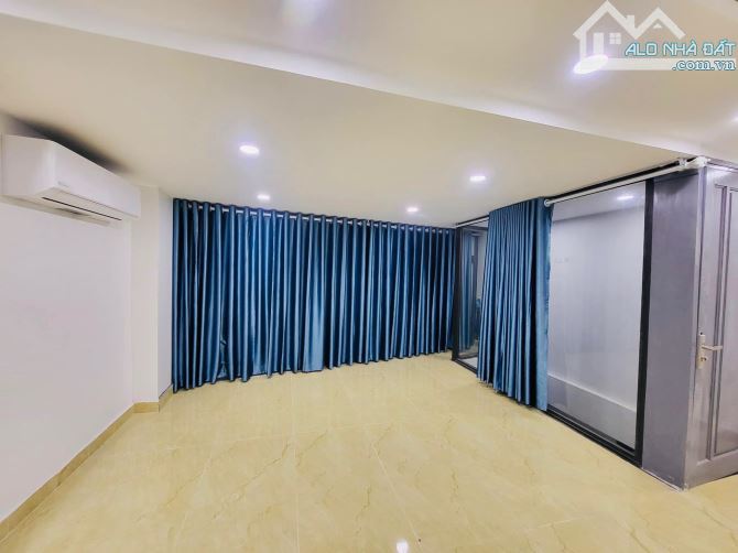 Bán tòa căn hộ và dịch vụ 8 tầng, 105m2. 28 phòng cho thuê + 1 cửa hàng. Ô tô tải tránh - 5