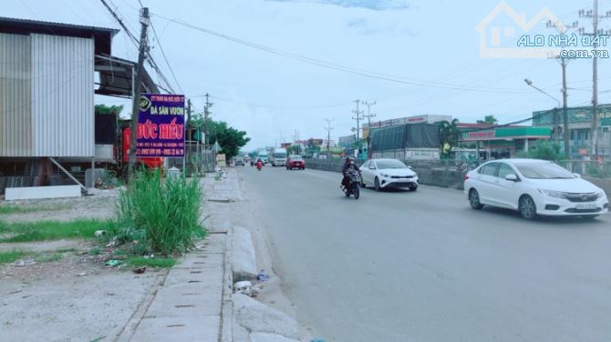 Cho thuê Kho 800 m2 mặt tiền Quốc lộ 1A có điện 3 pha - 3