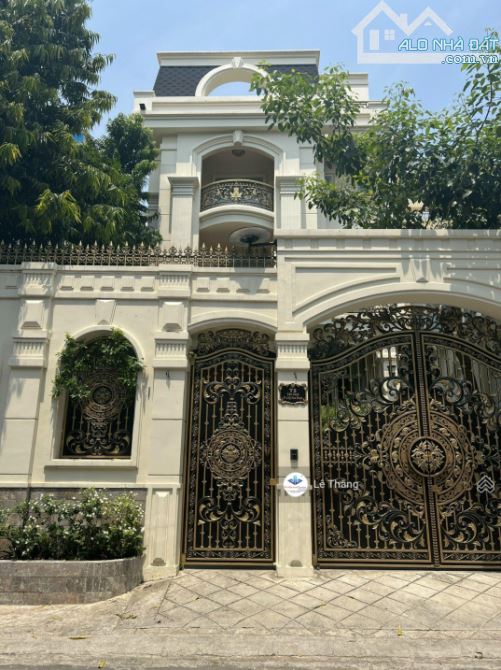 Cần bán Villa Nguyễn Thành Ý Đa Kao, Q.1, DT: 15mx20m. CN: 300m2 - 3 Lầu - Giá: 92 Tỷ TL
