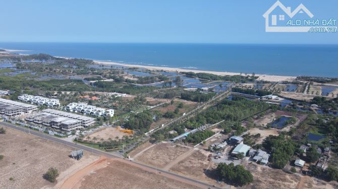 Cần bán quỹ đất làm resort lớn hơn 12ha ven biển Bình Châu với giá chỉ 2.5tr/m2