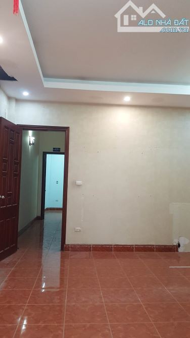 BÁN NHÀ PHÂN LÔ CẦU GIẤY 3 Ô TÔ TRÁNH, VỈA HÈ, KINH DOANH, VỈA HÈ, GẦN PHỐ. - 2