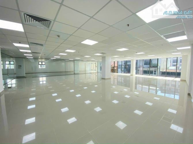 Cho Thuê Văn Phòng Quận Bình Thạnh Gần Hàng Xanh, 200-300m2, Tòa Mới