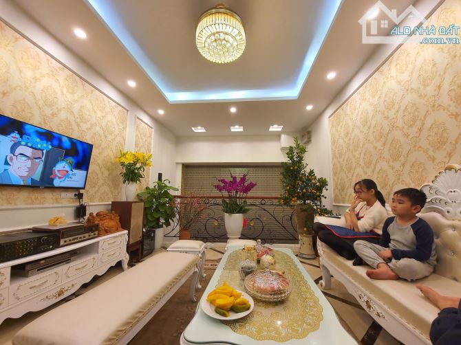 ⚜️ Bán nhà Mặt Phố Nguyễn Trường Tộ, Ba Đình 120m2 C4 MT 5.5m, Chỉ 65 Tỷ ⚜️