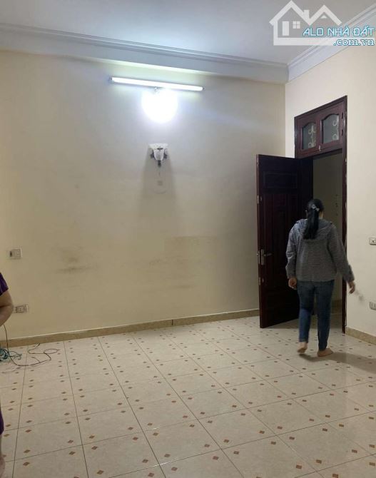 Nhà ngõ 100 Hoàng Quốc Việt - Diện tích 65m2 x 4 tầng đủ điều hòa - 1
