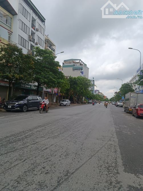 Bân đất mặt phố, khu ĐG 31Ha Trâu Quỳ, gara ô tô, Kd, 120m²,; 13 tỷ( thương lượng). - 2