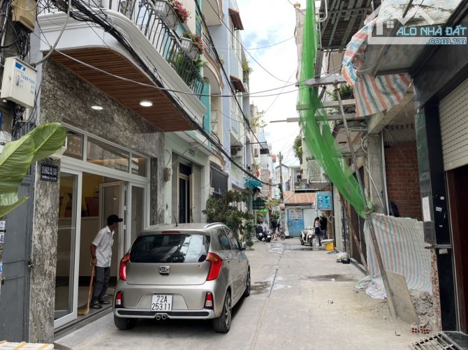 Chủ cần bán hẻm xe oto HVb thông ra trường sa mới xây gía 11,9 - 3