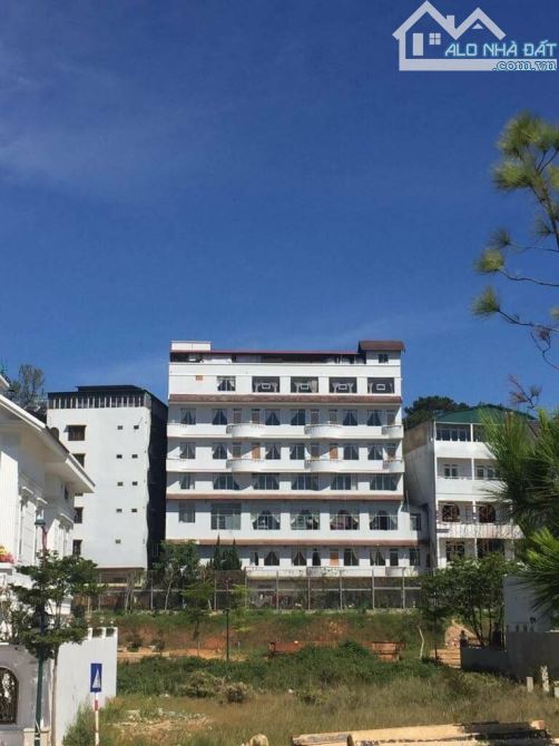 Bán khách sạn 50 phòng mặt tiền đường Bùi Thị Xuân thành phố Đà Lạt - 1