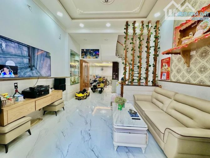 Bán nhà Khuông Việt  70m2 4 tầng, trước nhà 8m KD, chỉ 9.2 tỷ