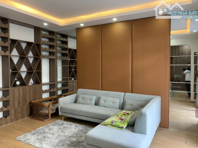 Nhà phố 3 tầng kiểu Biệt thự mini 6,4mx14m, NT Cao cấp, HXH Phước Kiển 6,6 tỷ - 7