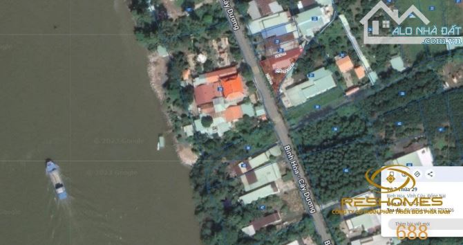 Nhà bán 279m2 Bình Hoà mặt tiền 32m giá chỉ 2,25 tỷ có nhà cấp 4 và view sông mát mẻ - 1