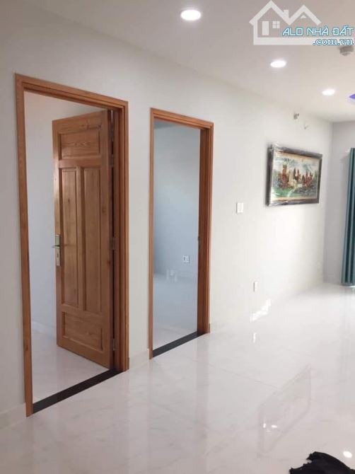 Căn Hộ 70m2, 2PN 2WC, Ban công, Sân Phơi, Có Máy Lạnh, Máy Nước Nóng, Mới Tinh
