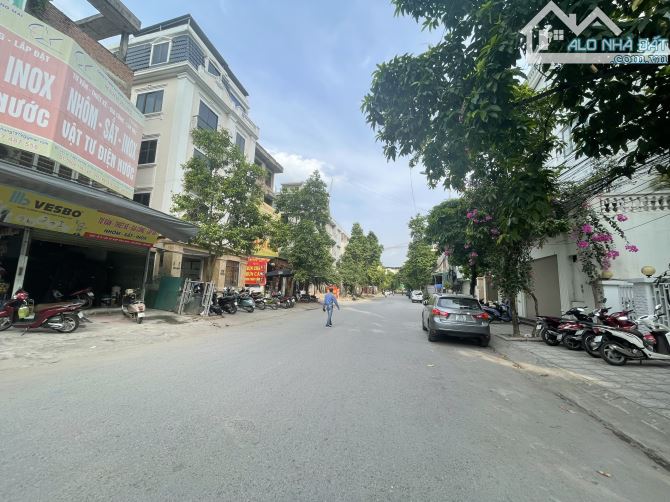 TìM NHÀ KHÔNG KHÓ, LIỀN KỀ Văn Khê, vừa ở vừa kinh doanh, 90m giá tốt