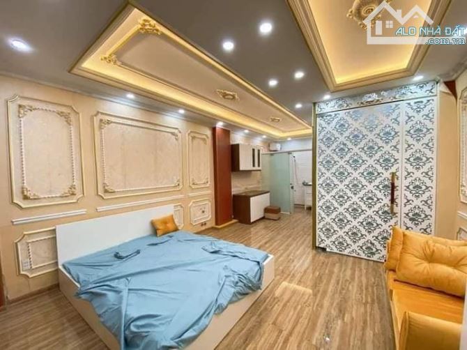 Pháo Đài Láng - 3 nhà ra phố - Thông KD - 40m2x7T - nhỉnh 6 tỷ. Tôi cần bán gấp