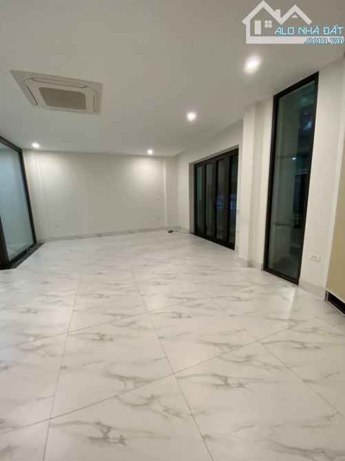 Cho thuê nhà liền kề căn góc khu90 Nguyễn Tuân,Dt 150m,2 tầng,mt 10m,Giá 28tr/th - 1