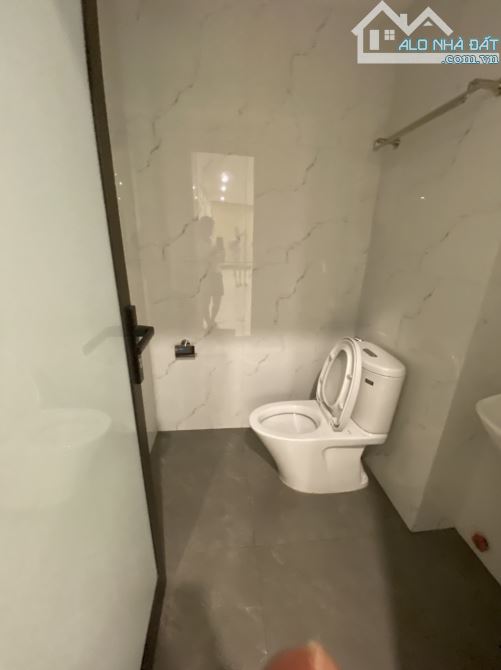 Cho thuê nhà liền kề căn góc khu90 Nguyễn Tuân,Dt 150m,2 tầng,mt 10m,Giá 28tr/th - 2