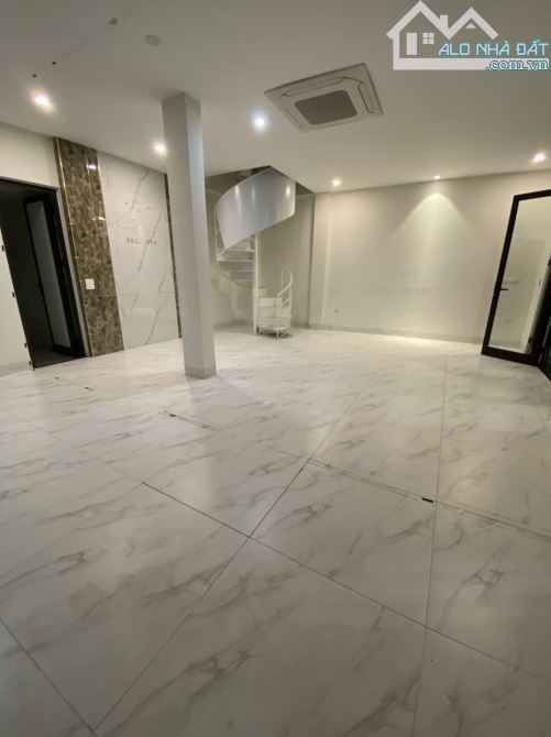 Cho thuê nhà liền kề căn góc khu90 Nguyễn Tuân,Dt 150m,2 tầng,mt 10m,Giá 28tr/th - 3
