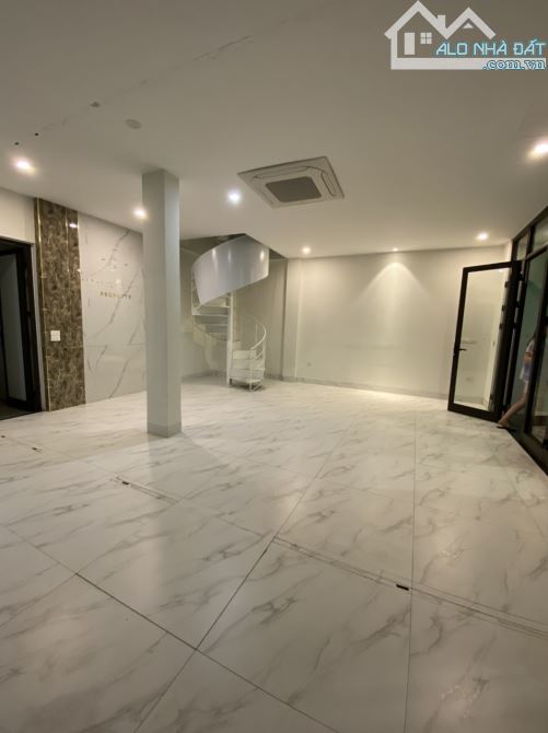Cho thuê nhà liền kề căn góc khu90 Nguyễn Tuân,Dt 150m,2 tầng,mt 10m,Giá 28tr/th - 4