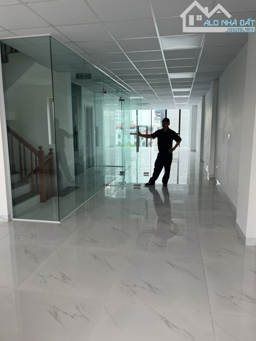 Cho thuê sàn văn phòng mới đẹp, 125 m2/tầng, sàn thông, thiết kế hiện đại thoáng mát - 2