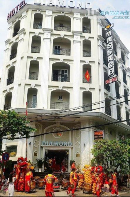 Bán khách sạn 15 phòng giá 45 tỷ góc 2 mặt tiền phường Tân Quy,  Quận 7.