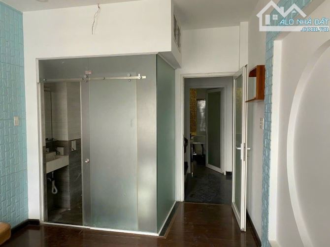 Cho thuê nhà Lạc Long Quân, P3, Q11. DT: 3.7x14m, 5 PN. Giá 18 triệu - 2