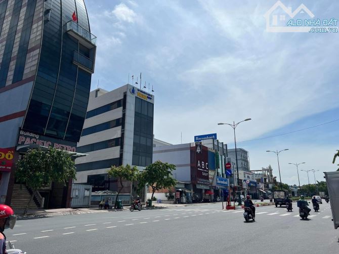 Bán nhà mặt tiền kinh doanh đường Lê Văn Việt,Thủ Đức.15 tỷ/100m2 ngang 5m vuông vức