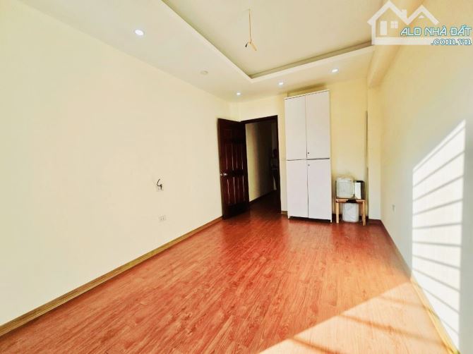 Bán Nhà Định Công - Hoàng Mai , DT : 54m2 , 5 Tầng , Giá Hơn 3 Tỷ , Gần ô tô - 5