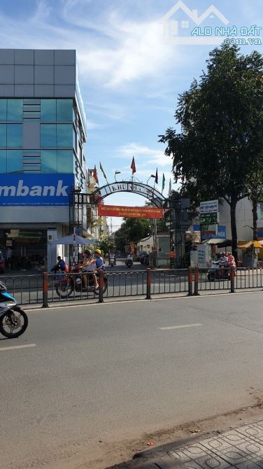 Chủ nhà cần bán gấp nhà Hẻm 340/ Quang Trung, phường 10 DT 4,2x16m, 4 tầng, giá 11 tỷ